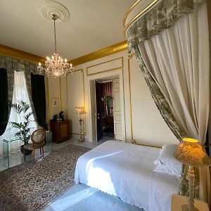 Kamer met een King Size Bed